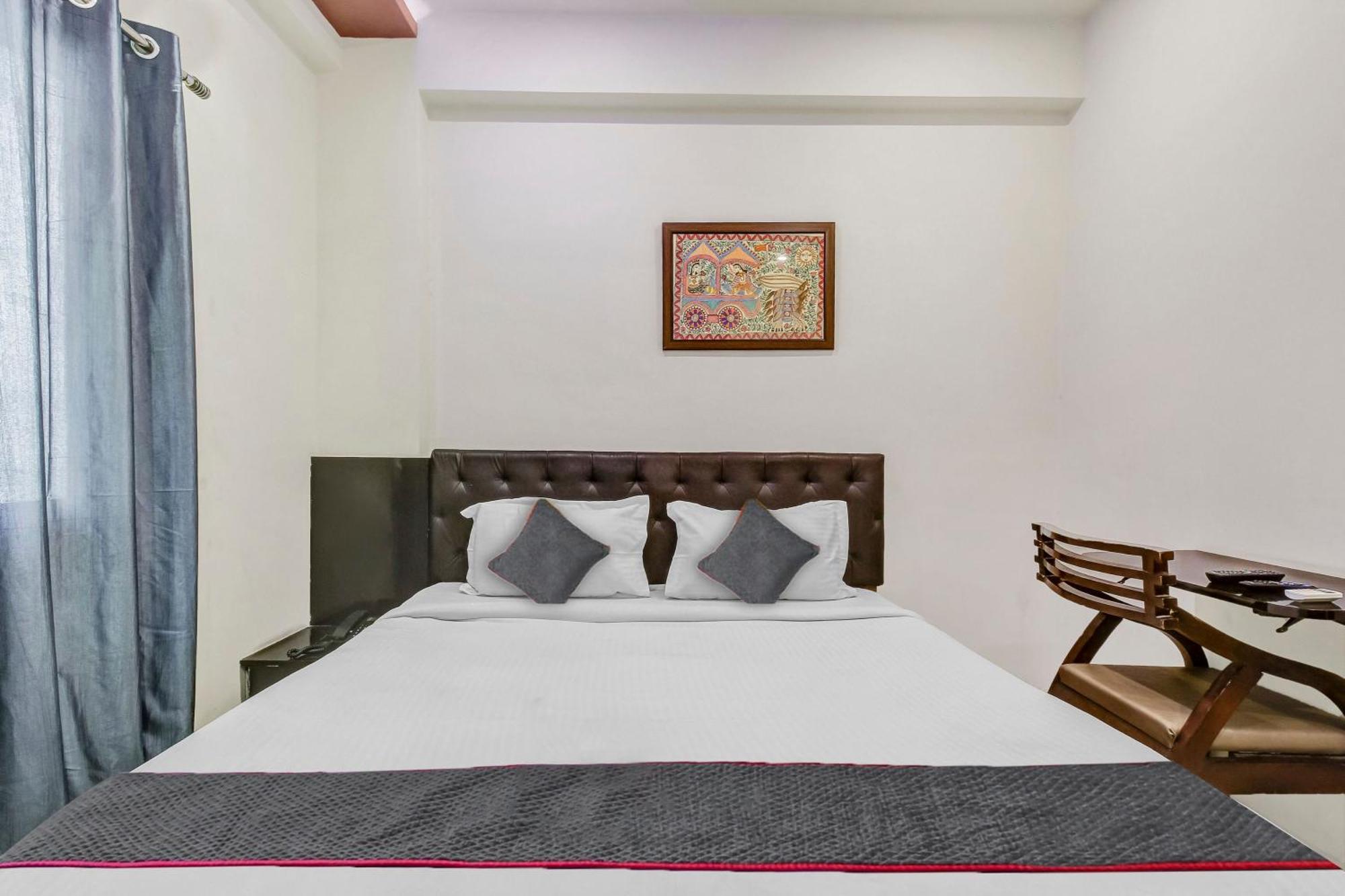 Collection O Galaxy Suites Hyderabad Exterior photo