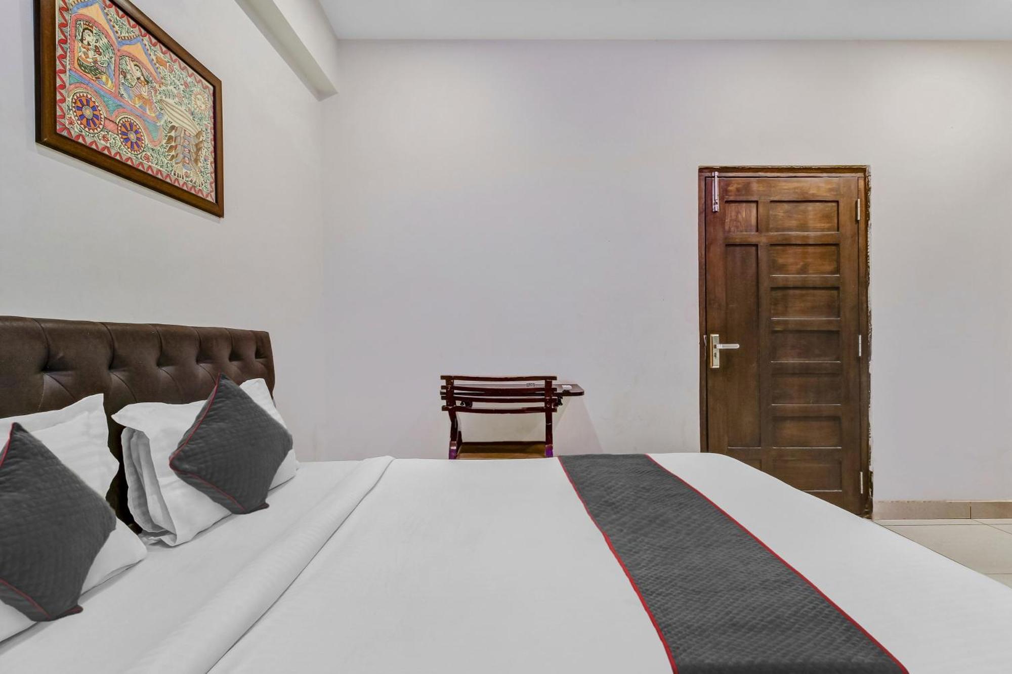 Collection O Galaxy Suites Hyderabad Exterior photo