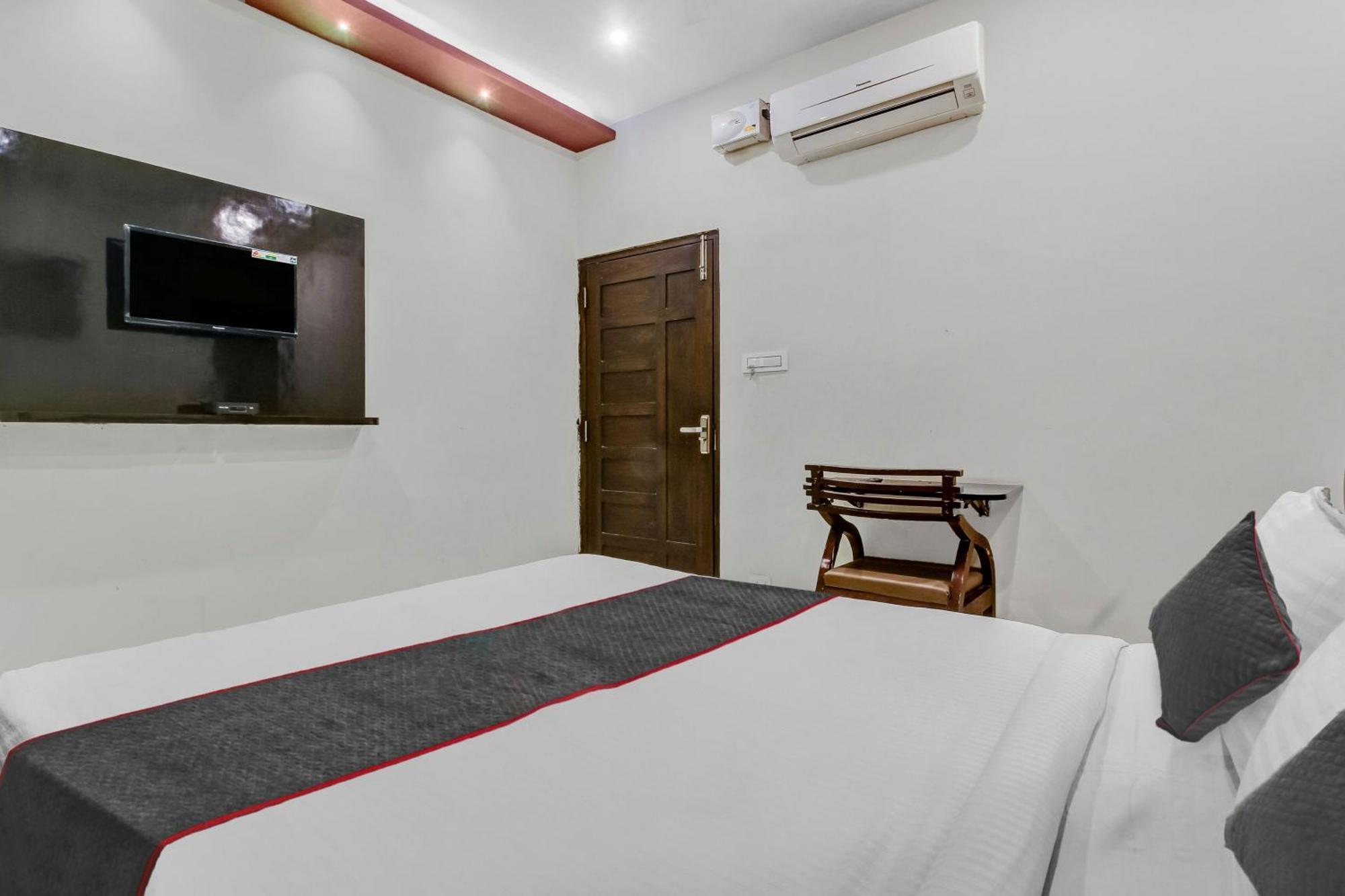 Collection O Galaxy Suites Hyderabad Exterior photo